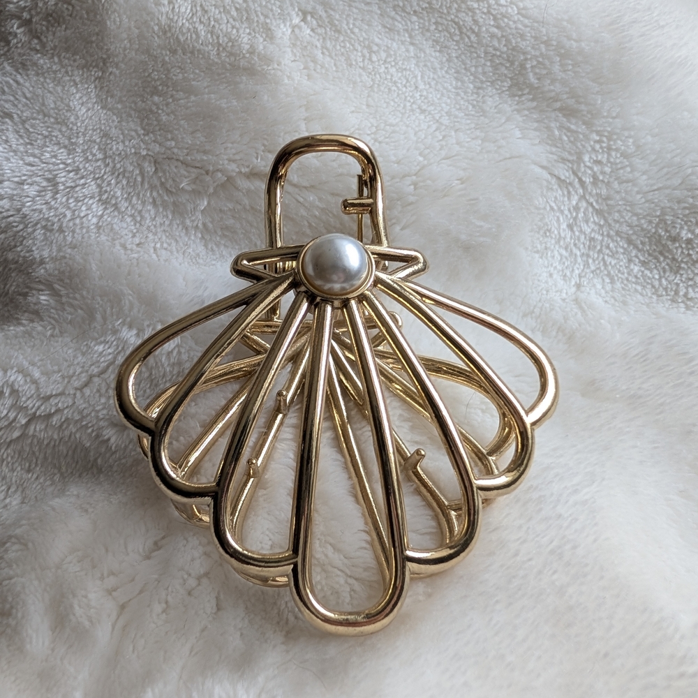 Disney Gold Shell Claw Clip with Pearl Accent